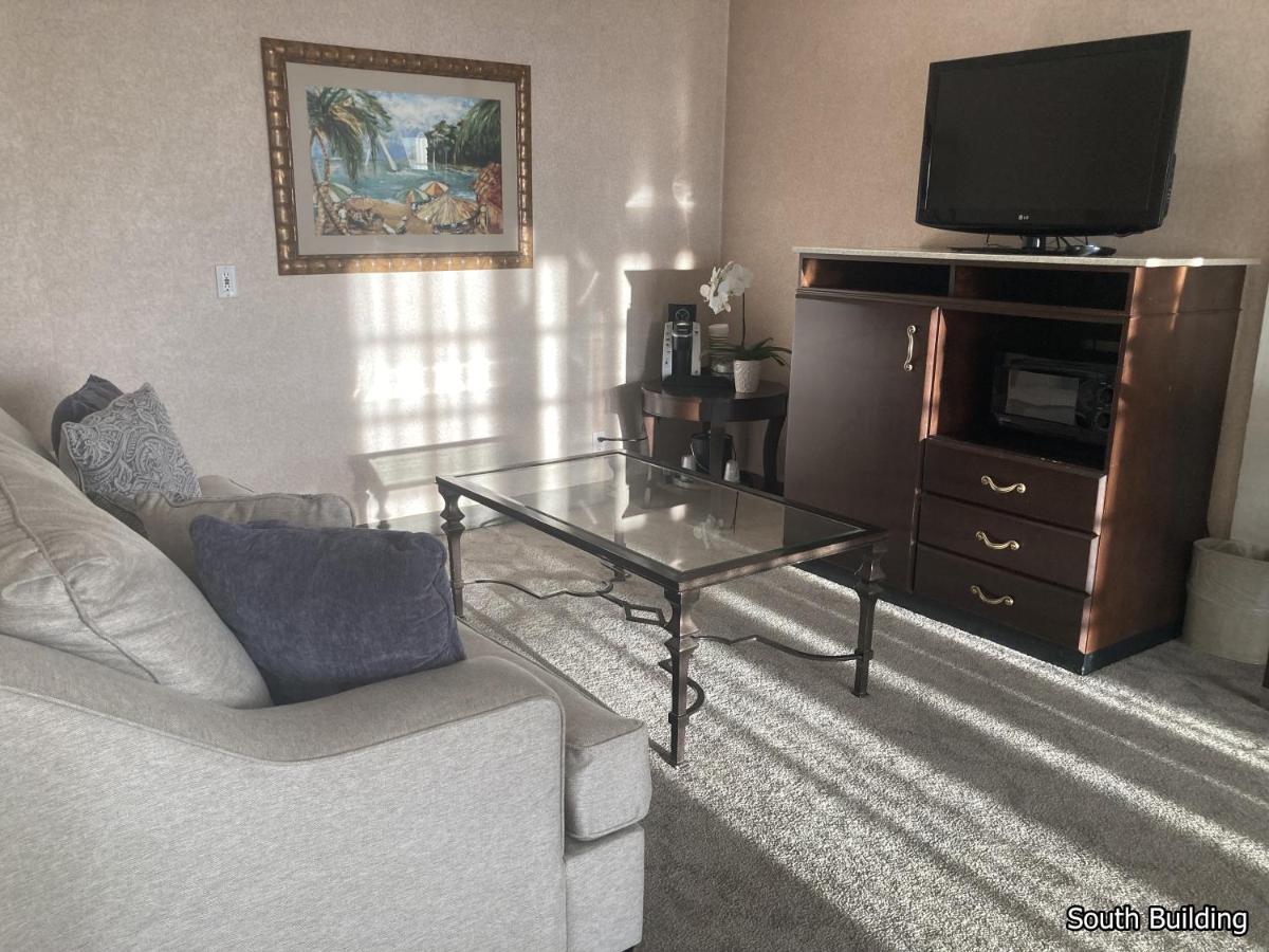 One-Bedroom Suite [South Building]