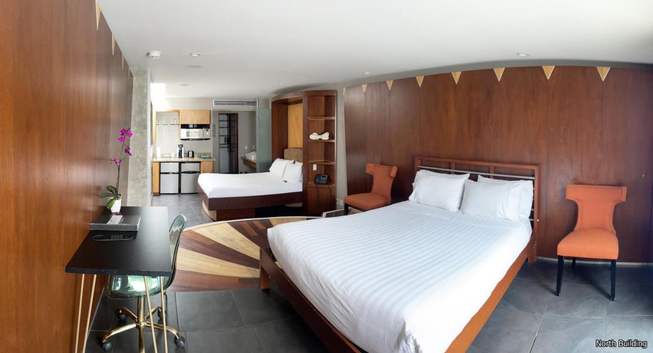Deluxe Double Queen Room [North Building]