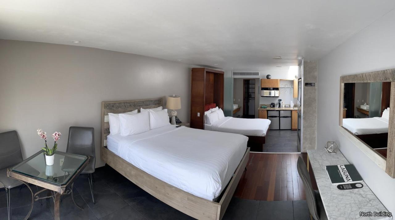 Deluxe Double Queen Room [North Building]