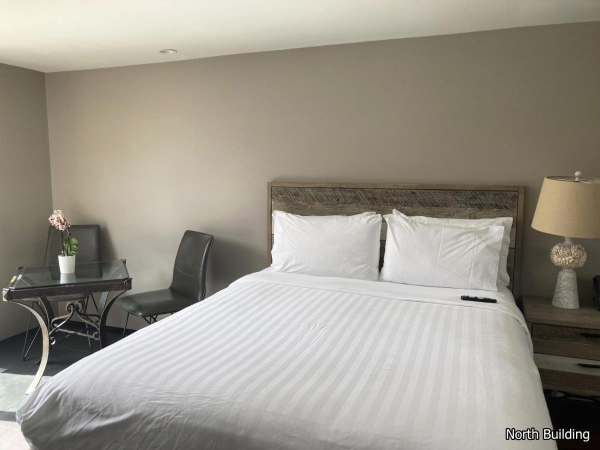 Deluxe Double Queen Room [North Building]