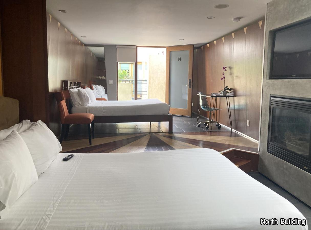 Deluxe Double Queen Room [North Building]